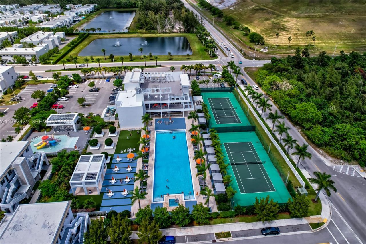 6630 NW 104th Path, Doral, FL 33178 Photo