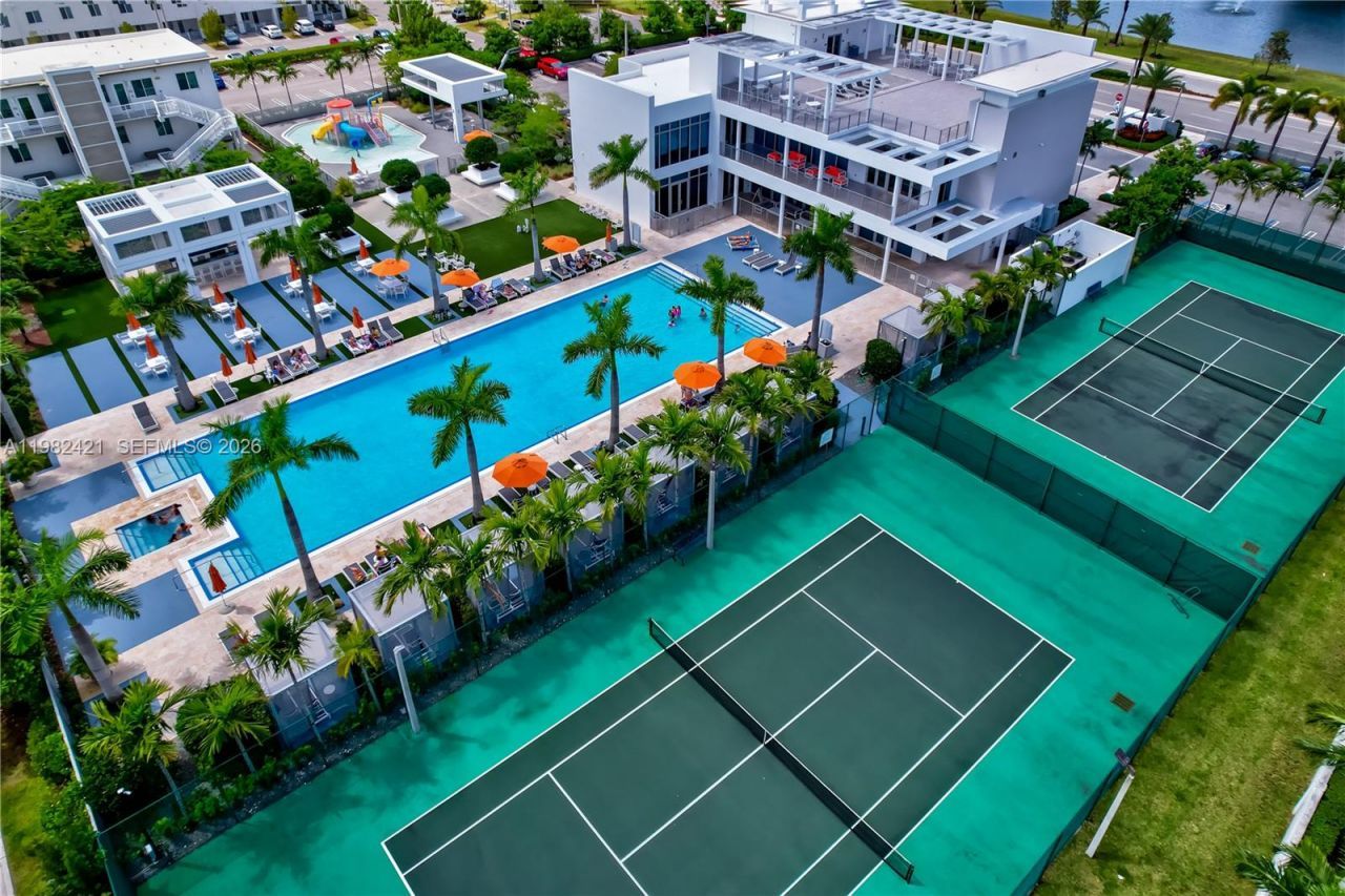 6630 NW 104th Path, Doral, FL 33178 Photo