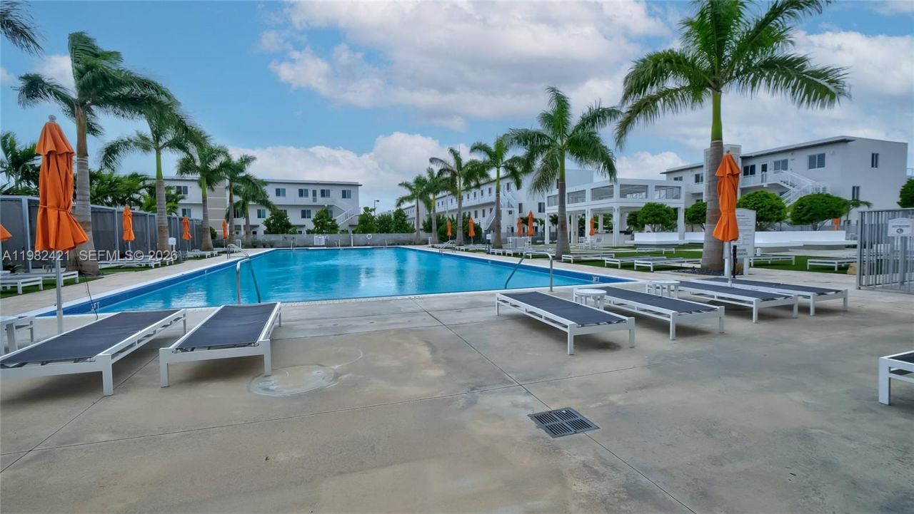 6630 NW 104th Path, Doral, FL 33178 Photo