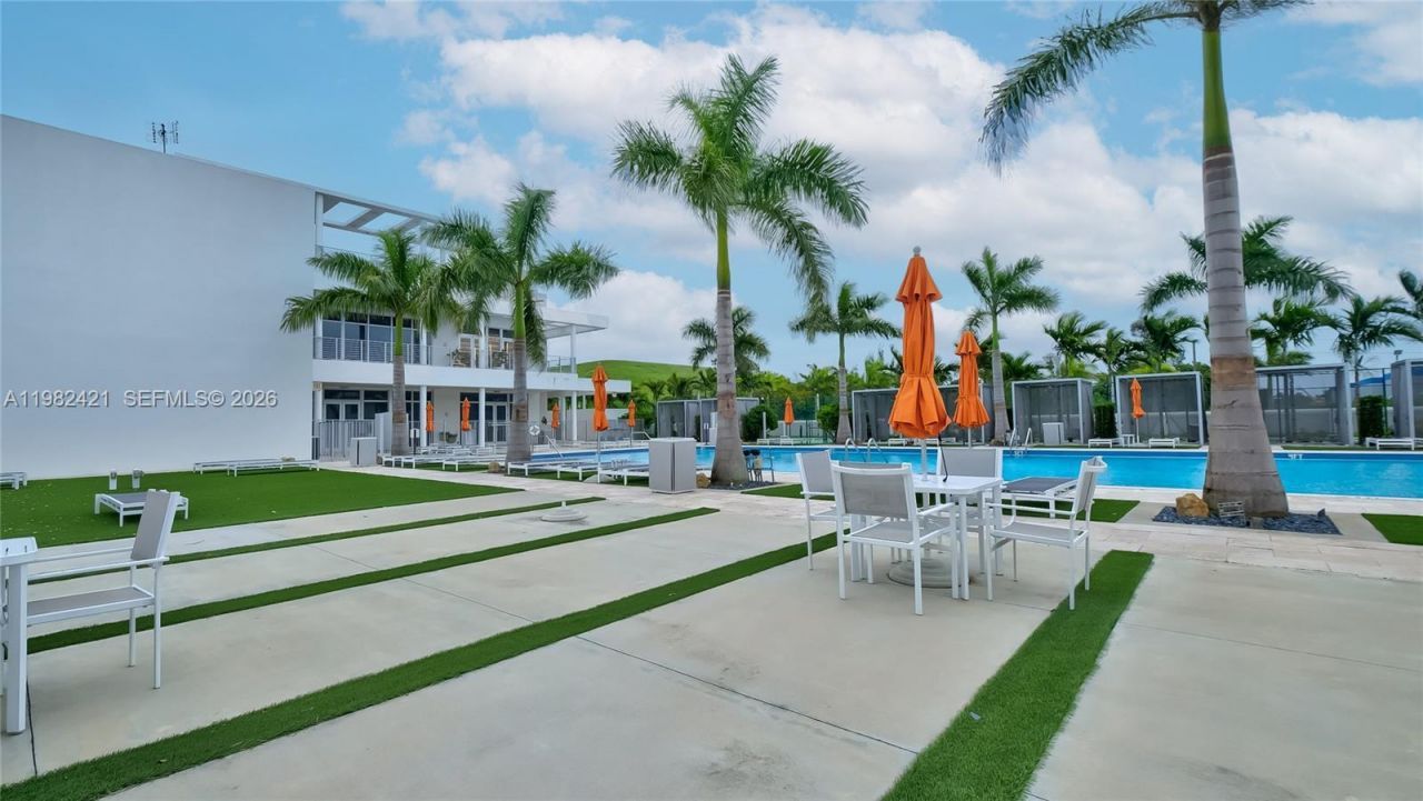 6630 NW 104th Path, Doral, FL 33178 Photo