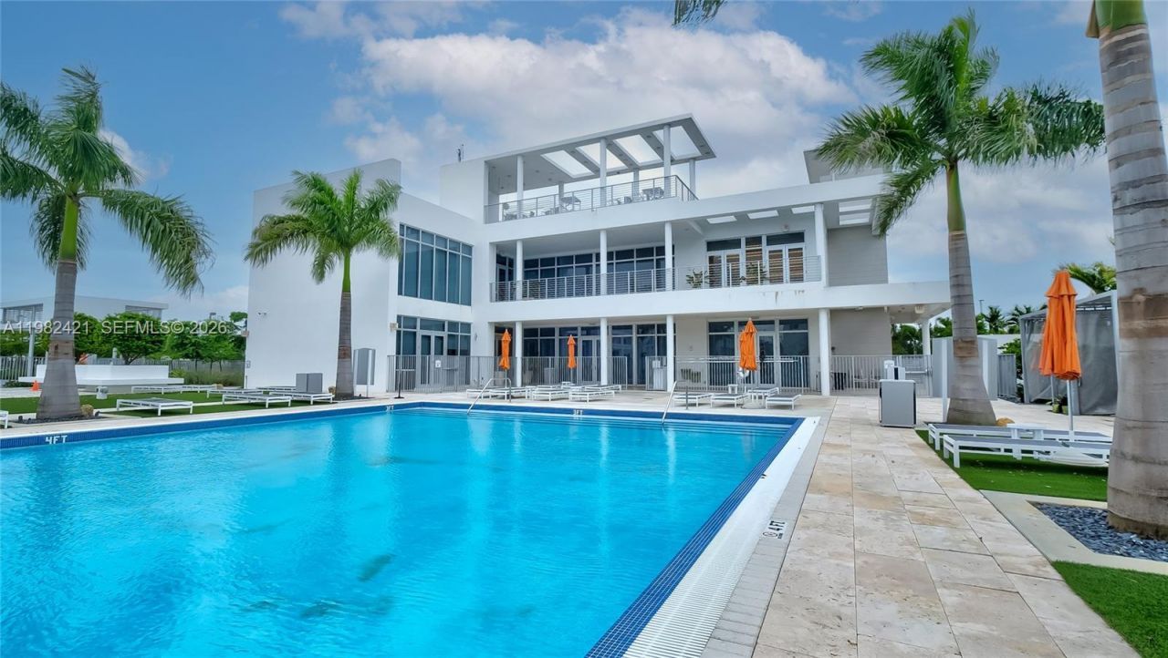 6630 NW 104th Path, Doral, FL 33178 Photo