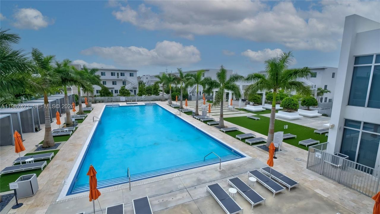 6630 NW 104th Path, Doral, FL 33178 Photo