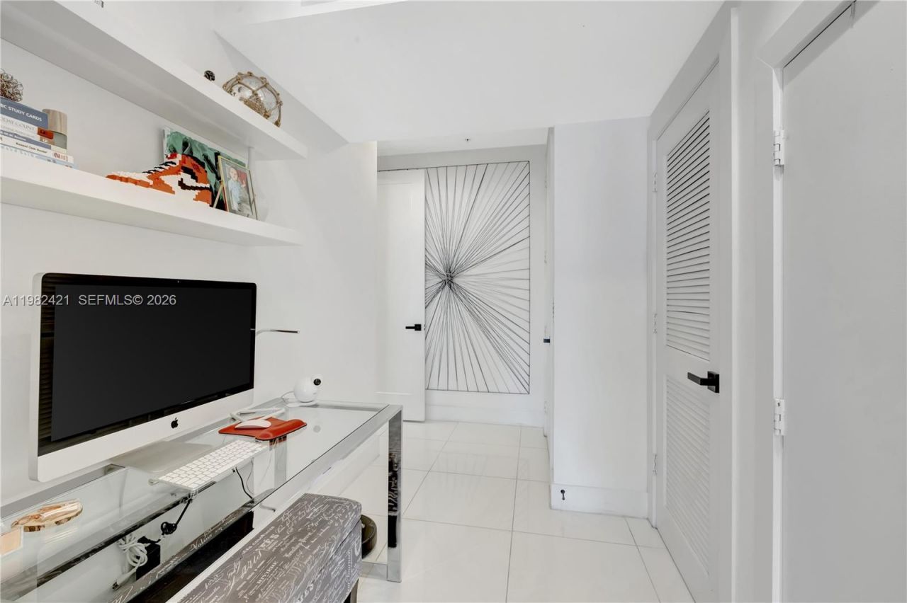 6630 NW 104th Path, Doral, FL 33178 Photo