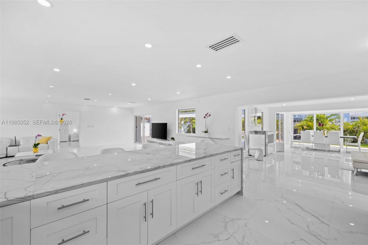 2816 NE 35th St , Fort Lauderdale, FL 33306 Photo