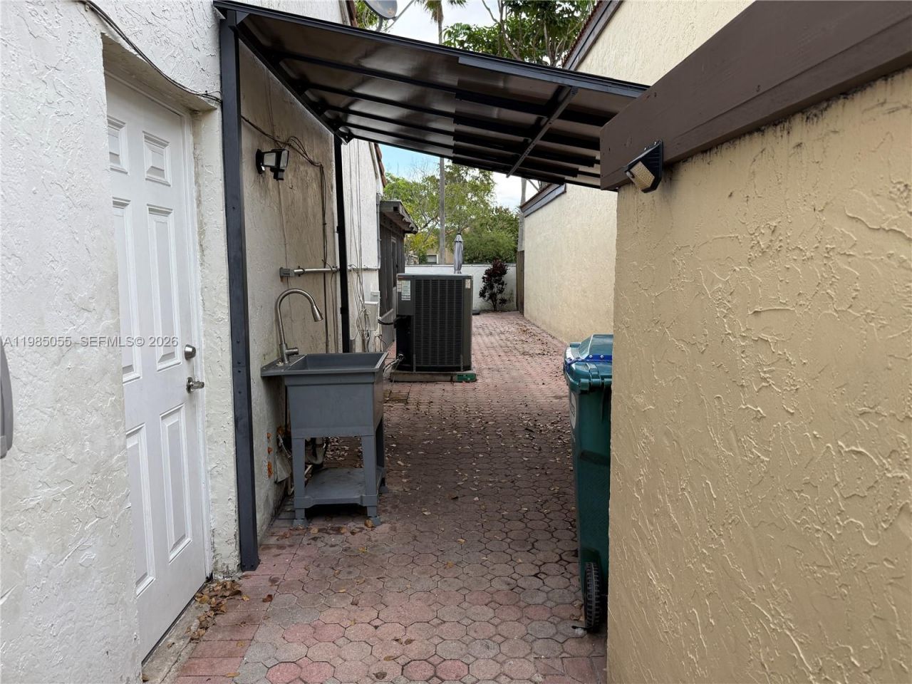 17321 NW 63rd Ave, Hialeah, FL 33015 Photo