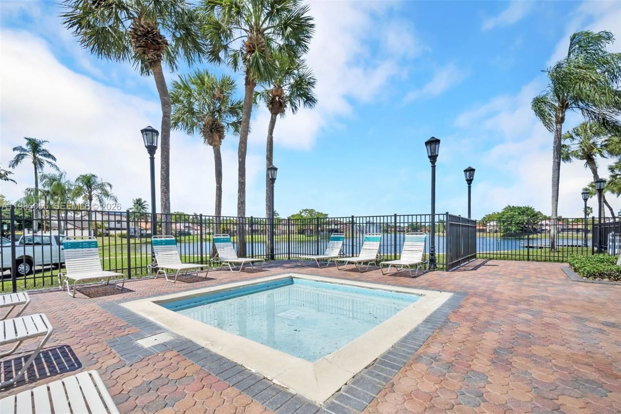 17321 NW 63rd Ave, Hialeah, FL 33015 Photo