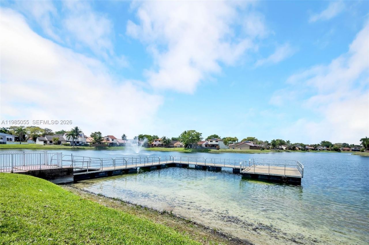 17321 NW 63rd Ave, Hialeah, FL 33015 Photo