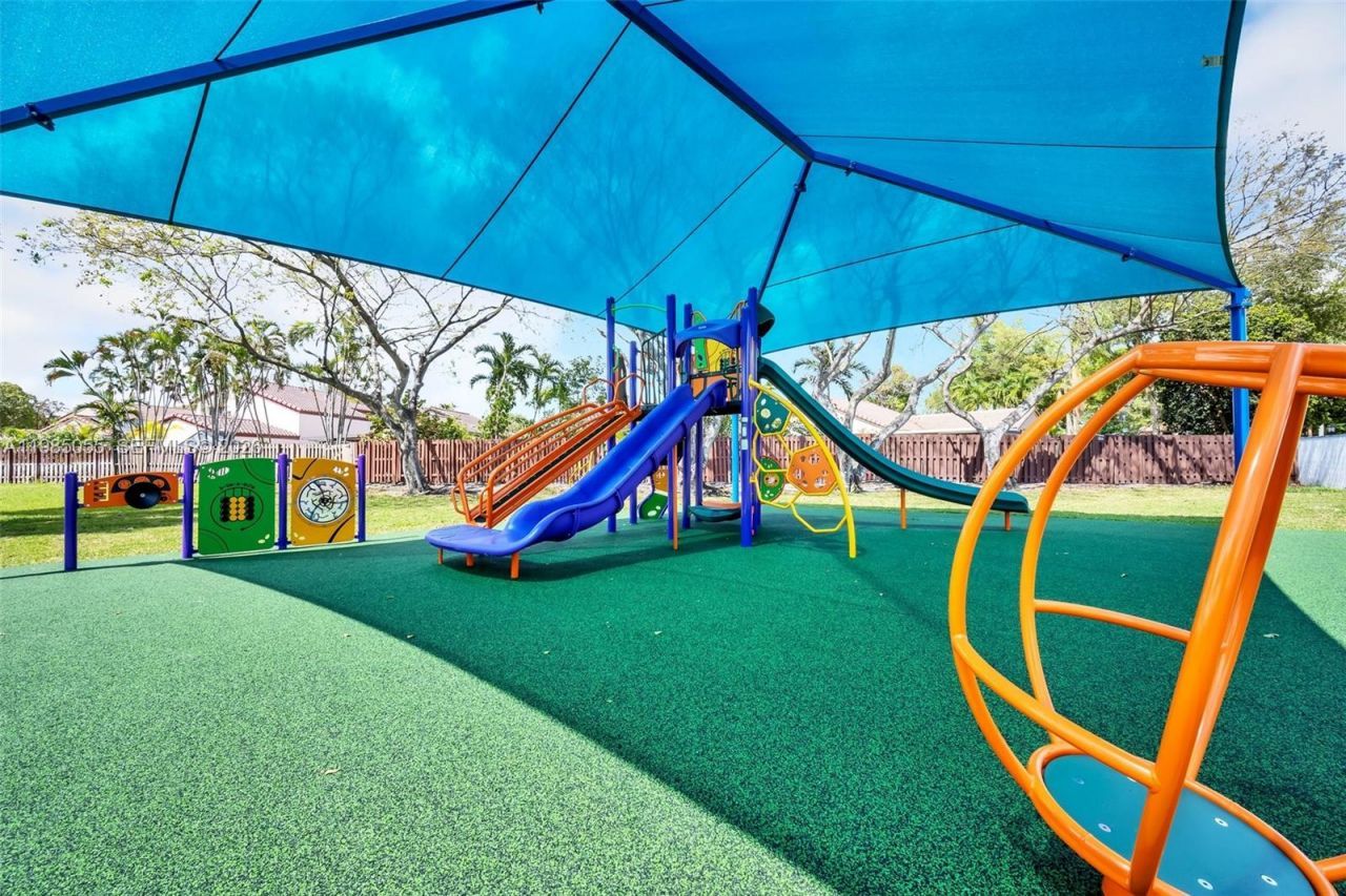 17321 NW 63rd Ave, Hialeah, FL 33015 Photo