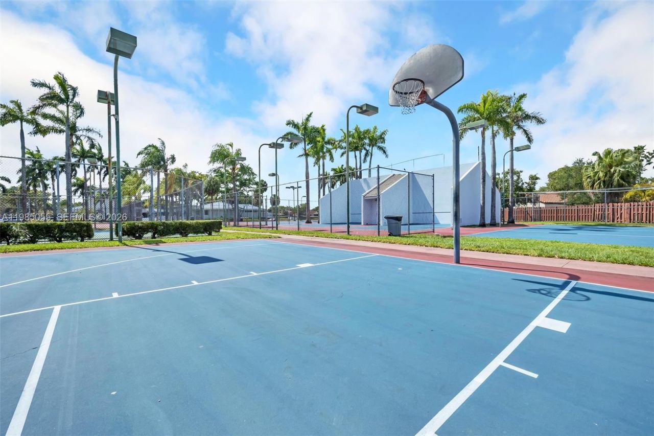 17321 NW 63rd Ave, Hialeah, FL 33015 Photo