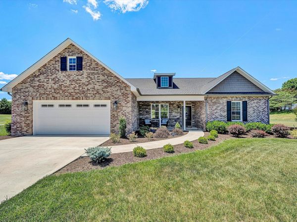 42 Island Green RD, Daleville, VA 24083