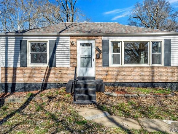 2045 Bainbridge Drive , St Louis, MO 63133