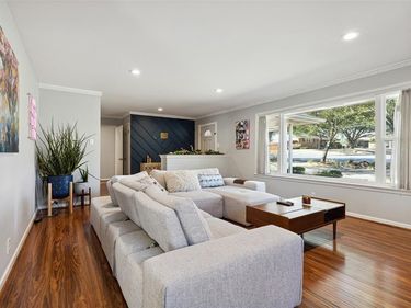 1522 Sylvan Avenue, Dallas, TX 75208