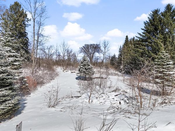 LT0 W. WOODLAND DRIVE, New Berlin, WI 53146