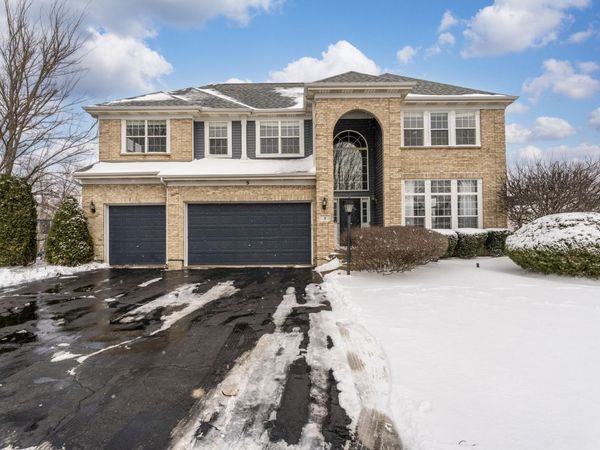 9 Greyshire Court, Algonquin, IL 60102