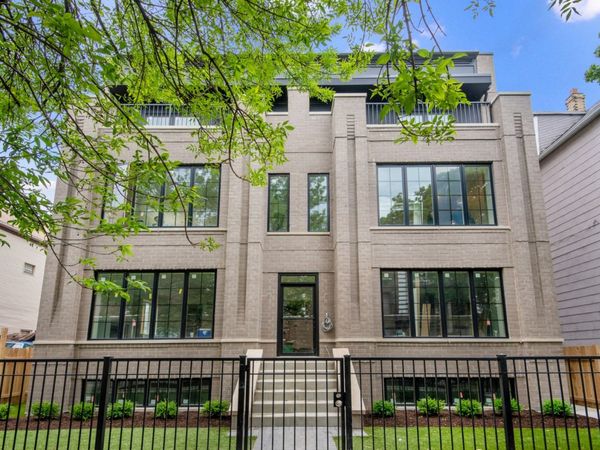 1517 W Barry Avenue, Unit 2W, Chicago, IL 60657