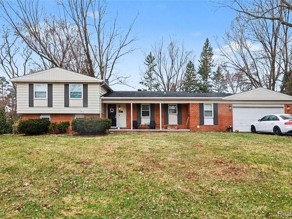 1141 Winchcombe Drive, Bloomfield Hills, MI 48304