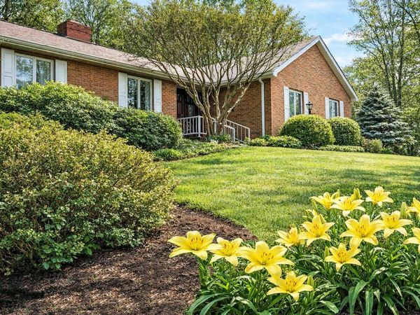 959 Southpoint Circle, Morgantown, WV 26505