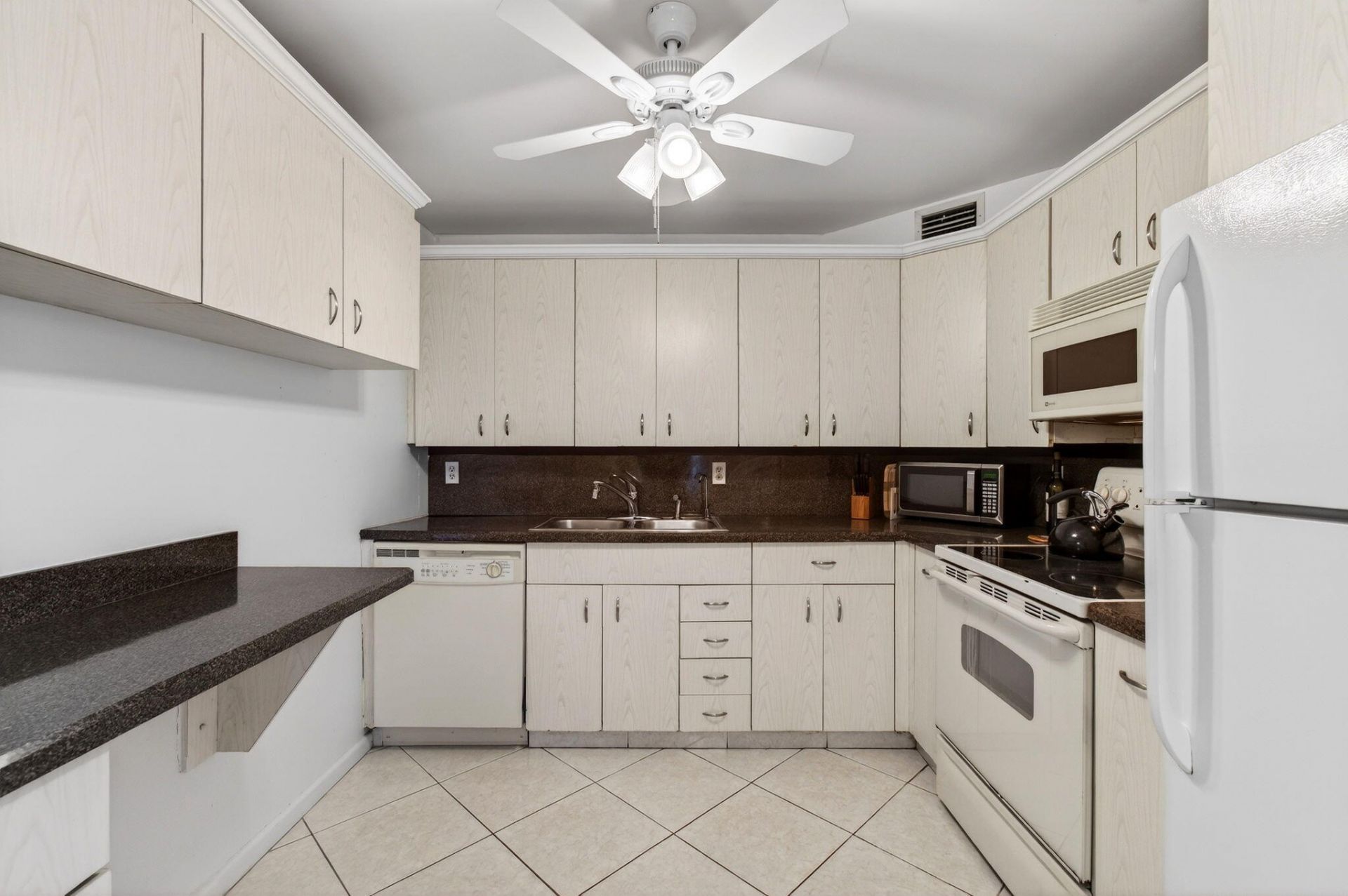 1009 Hythe A, Boca Raton, FL 33434 Photo