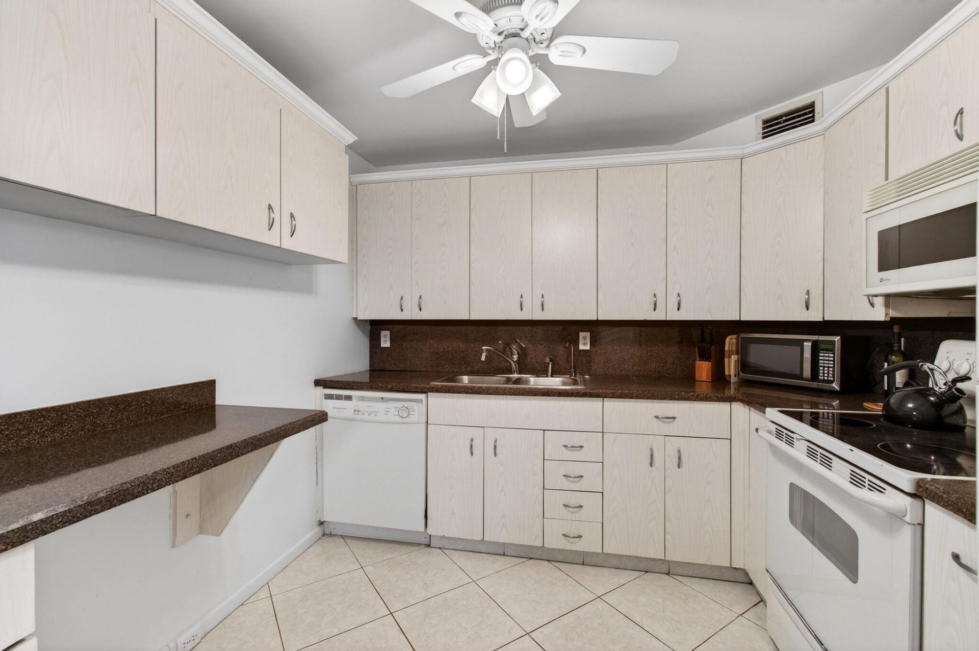 1009 Hythe A, Boca Raton, FL 33434 Photo