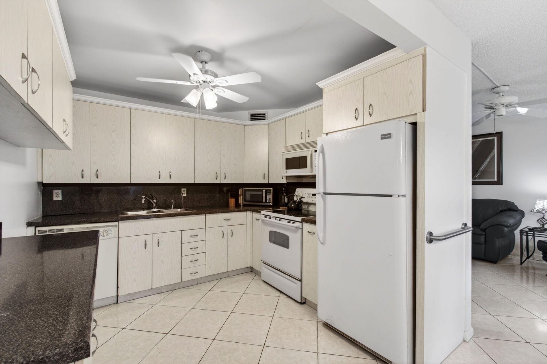 1009 Hythe A, Boca Raton, FL 33434 Photo