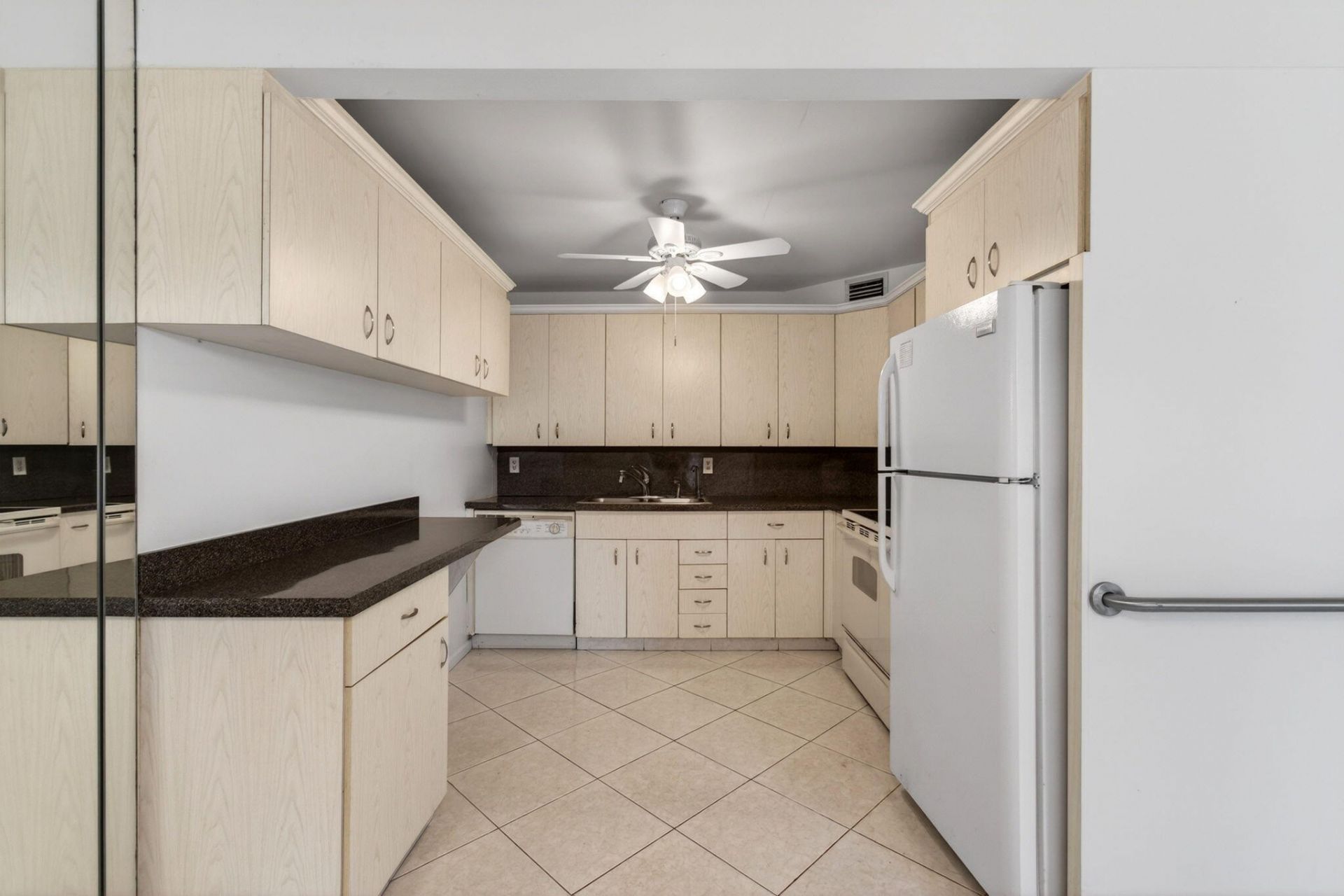 1009 Hythe A, Boca Raton, FL 33434 Photo