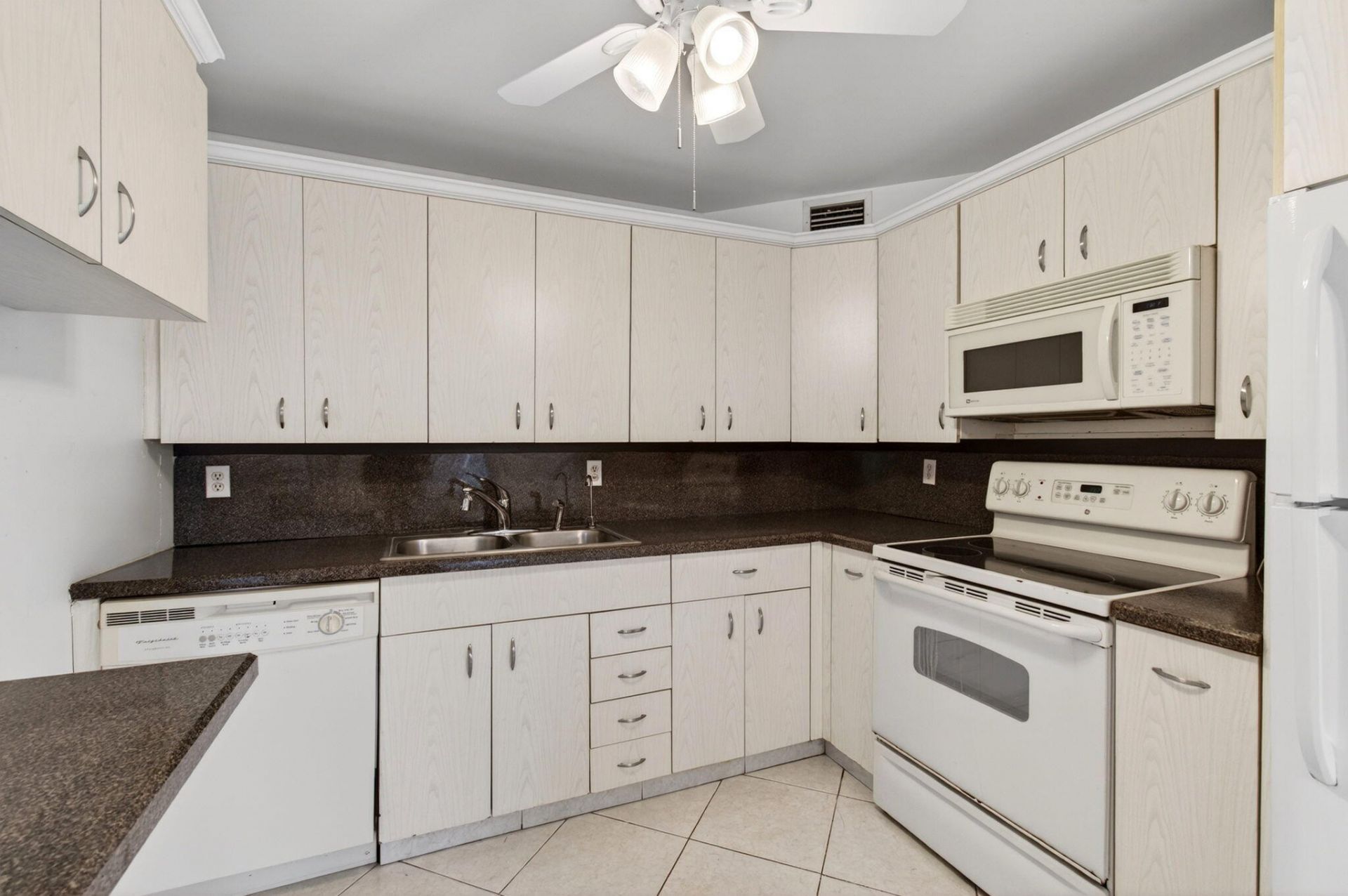 1009 Hythe A, Boca Raton, FL 33434 Photo