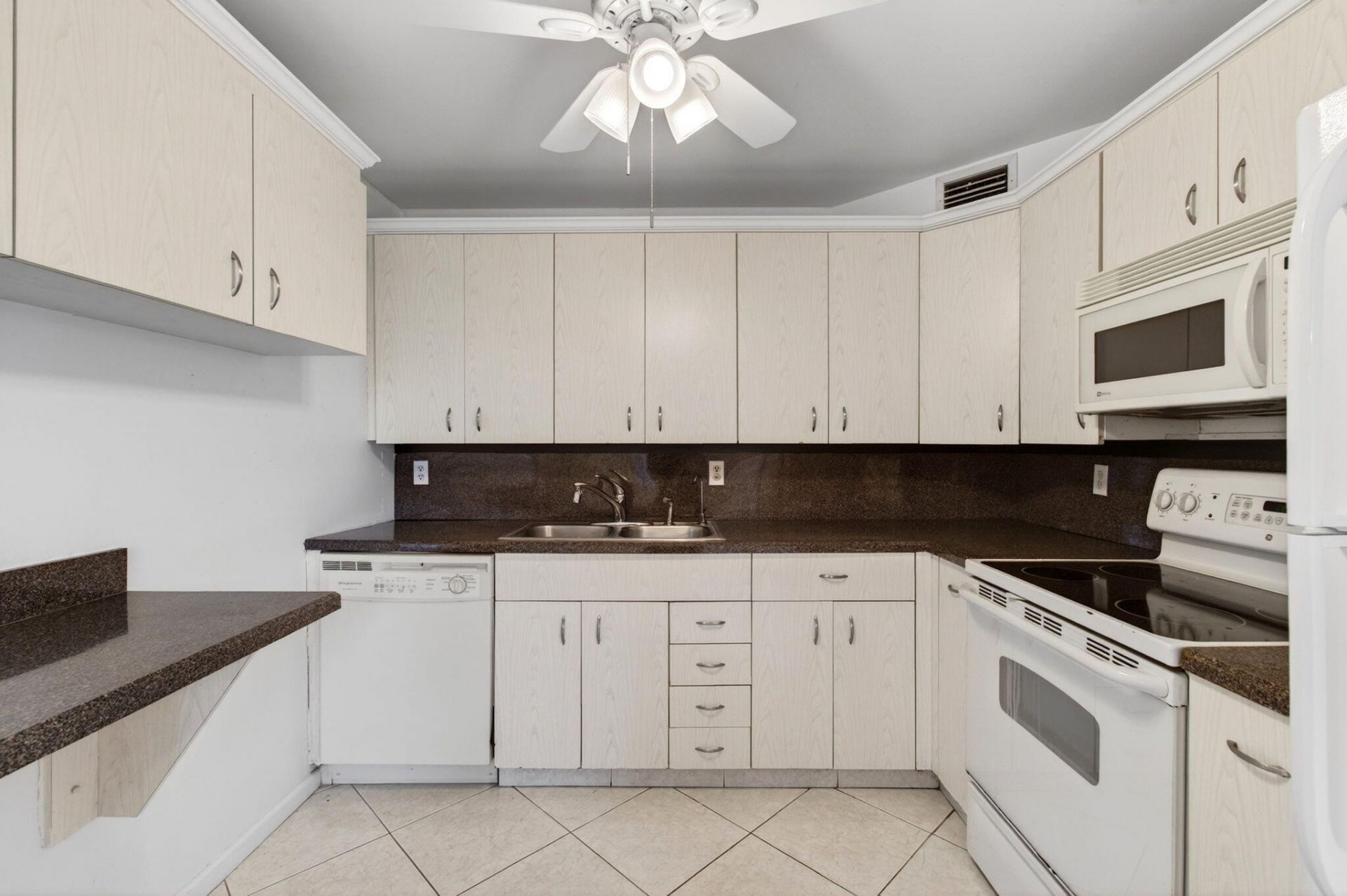 1009 Hythe A, Boca Raton, FL 33434 Photo