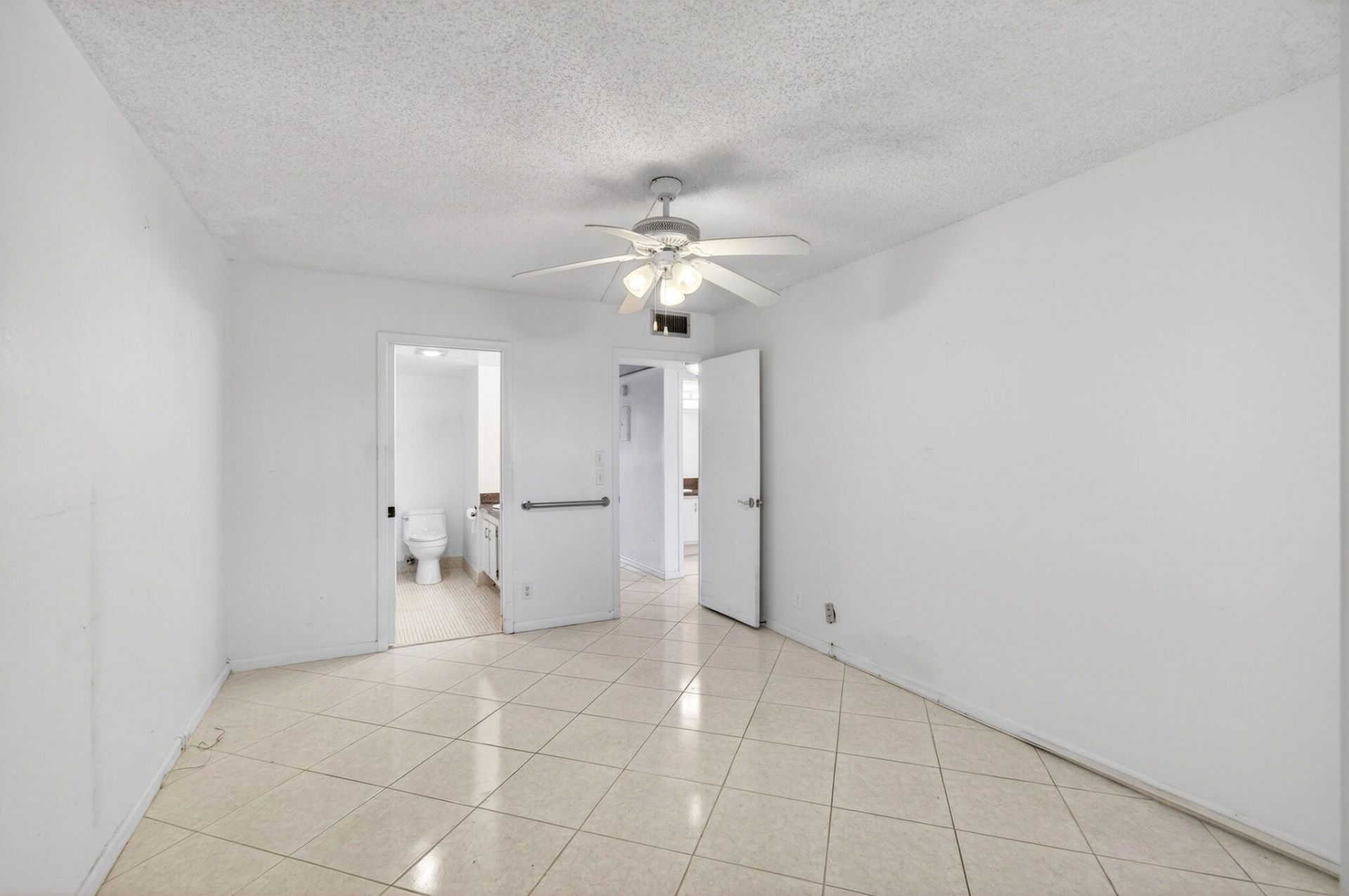 1009 Hythe A, Boca Raton, FL 33434 Photo