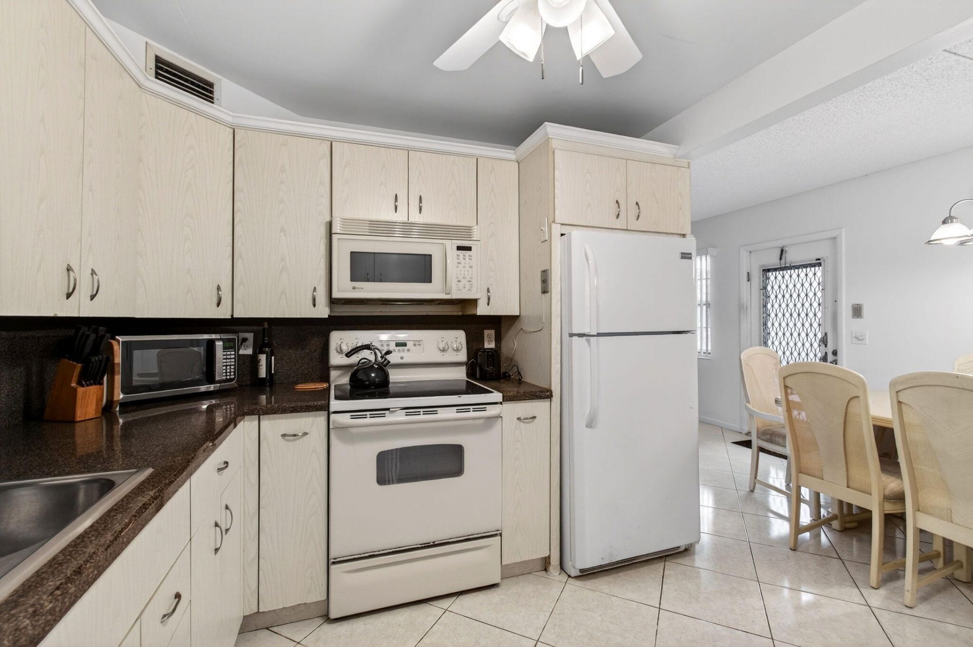 1009 Hythe A, Boca Raton, FL 33434 Photo