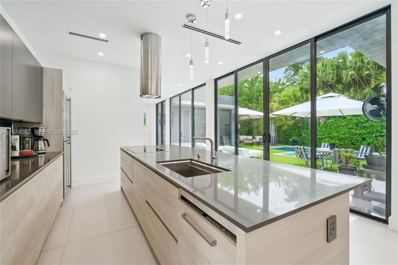 1845 NE 124th St , North Miami, FL 33181 Photo