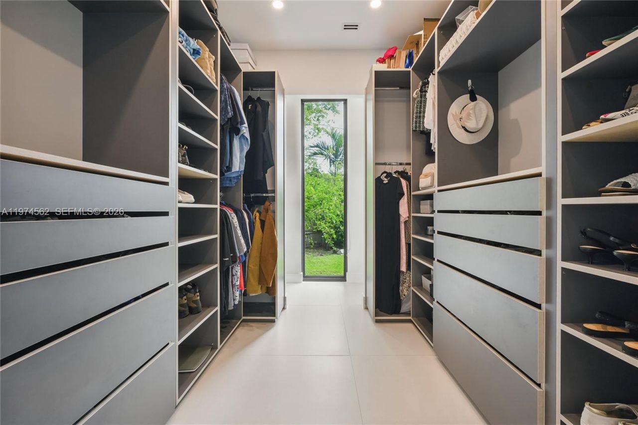 1845 NE 124th St , North Miami, FL 33181 Photo