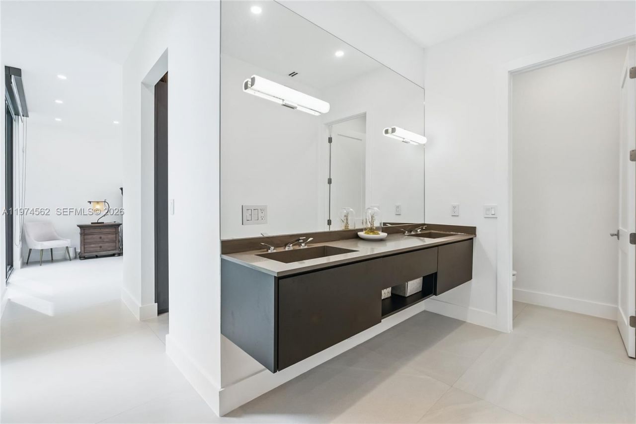 1845 NE 124th St , North Miami, FL 33181 Photo