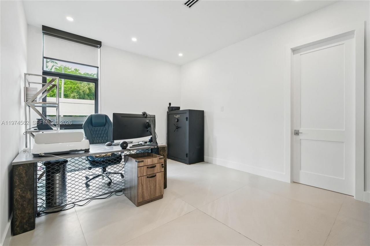 1845 NE 124th St , North Miami, FL 33181 Photo