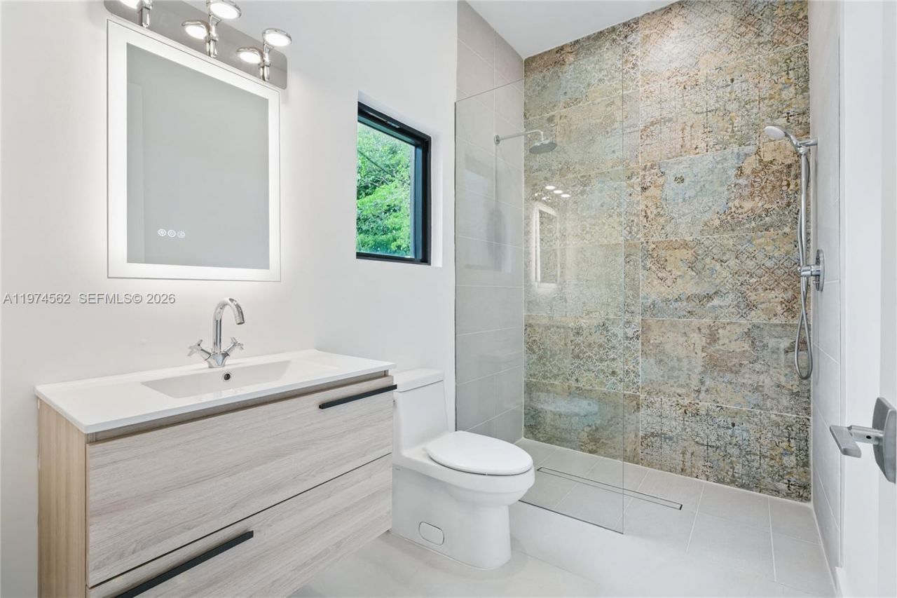 1845 NE 124th St , North Miami, FL 33181 Photo