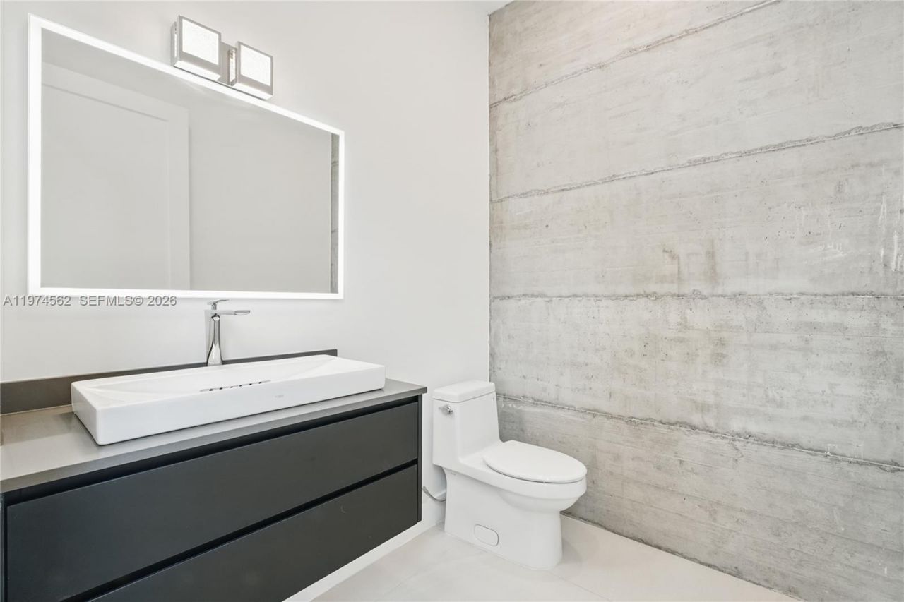 1845 NE 124th St , North Miami, FL 33181 Photo