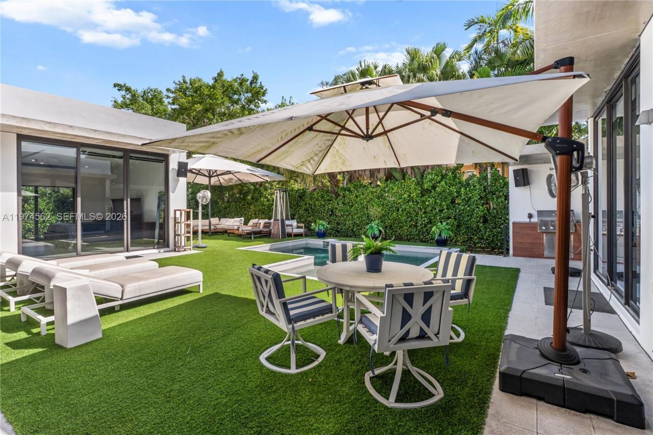 1845 NE 124th St , North Miami, FL 33181 Photo