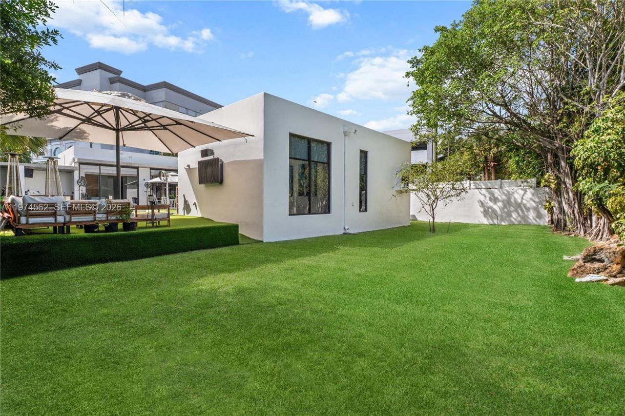 1845 NE 124th St , North Miami, FL 33181 Photo