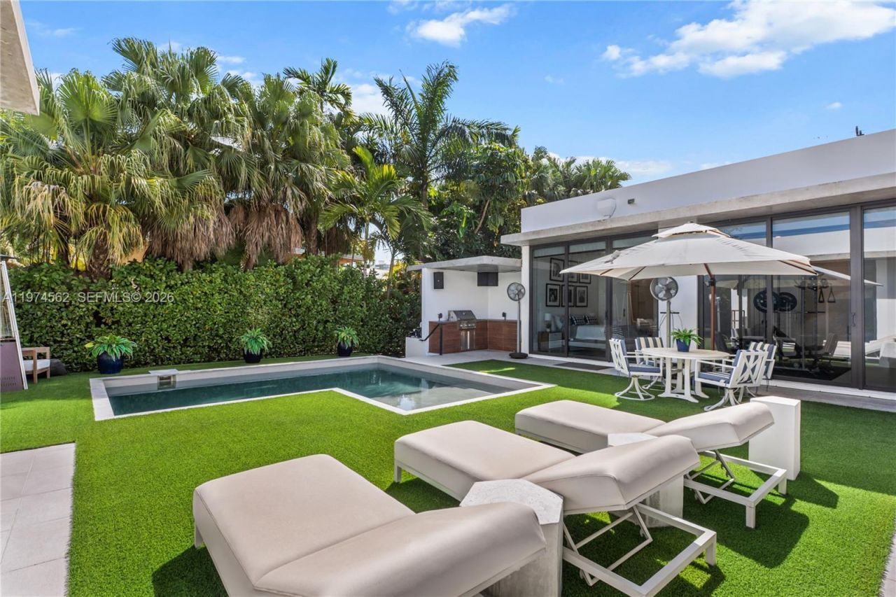 1845 NE 124th St , North Miami, FL 33181 Photo