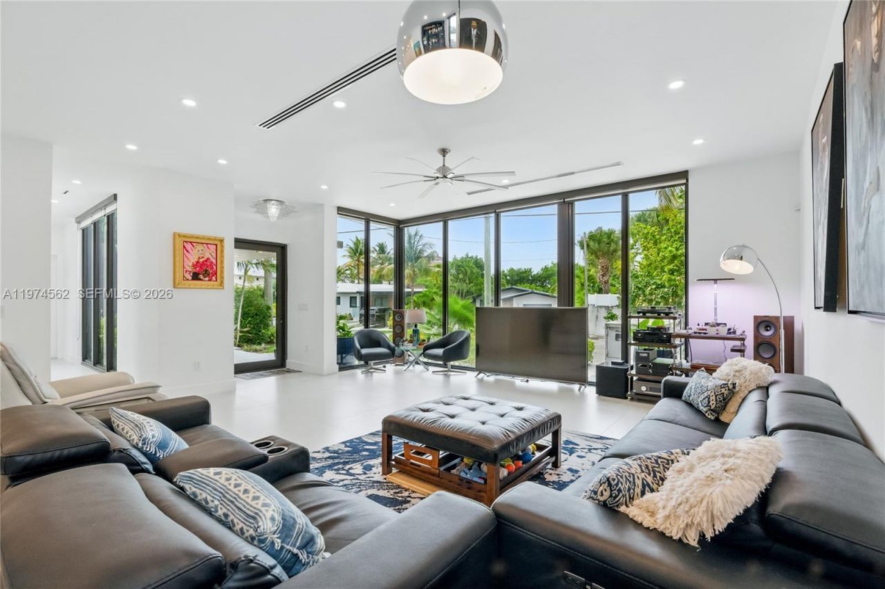 1845 NE 124th St , North Miami, FL 33181 Photo