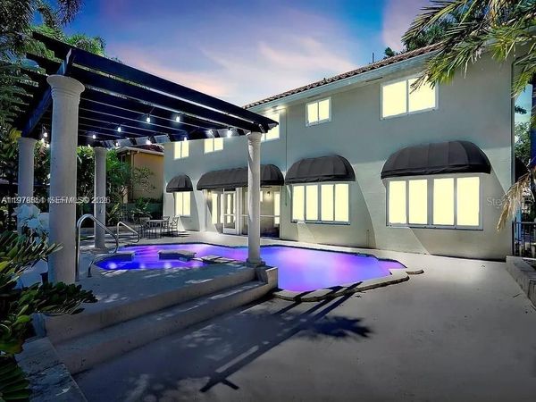 15945 NW 82nd Ct , Miami Lakes, FL 33016