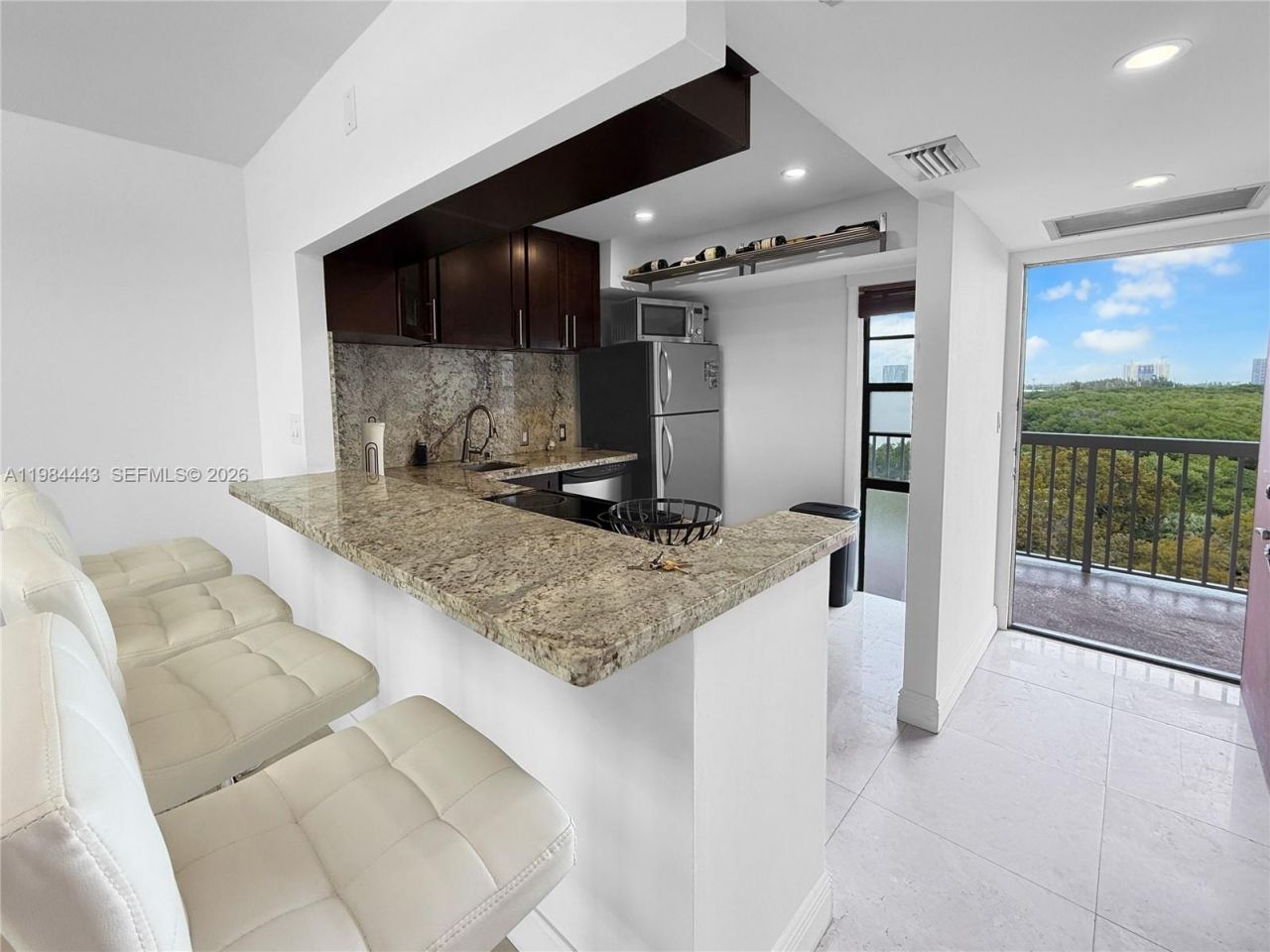 3301 N Country Club Dr , Unit 804, Aventura, FL 33180 Photo