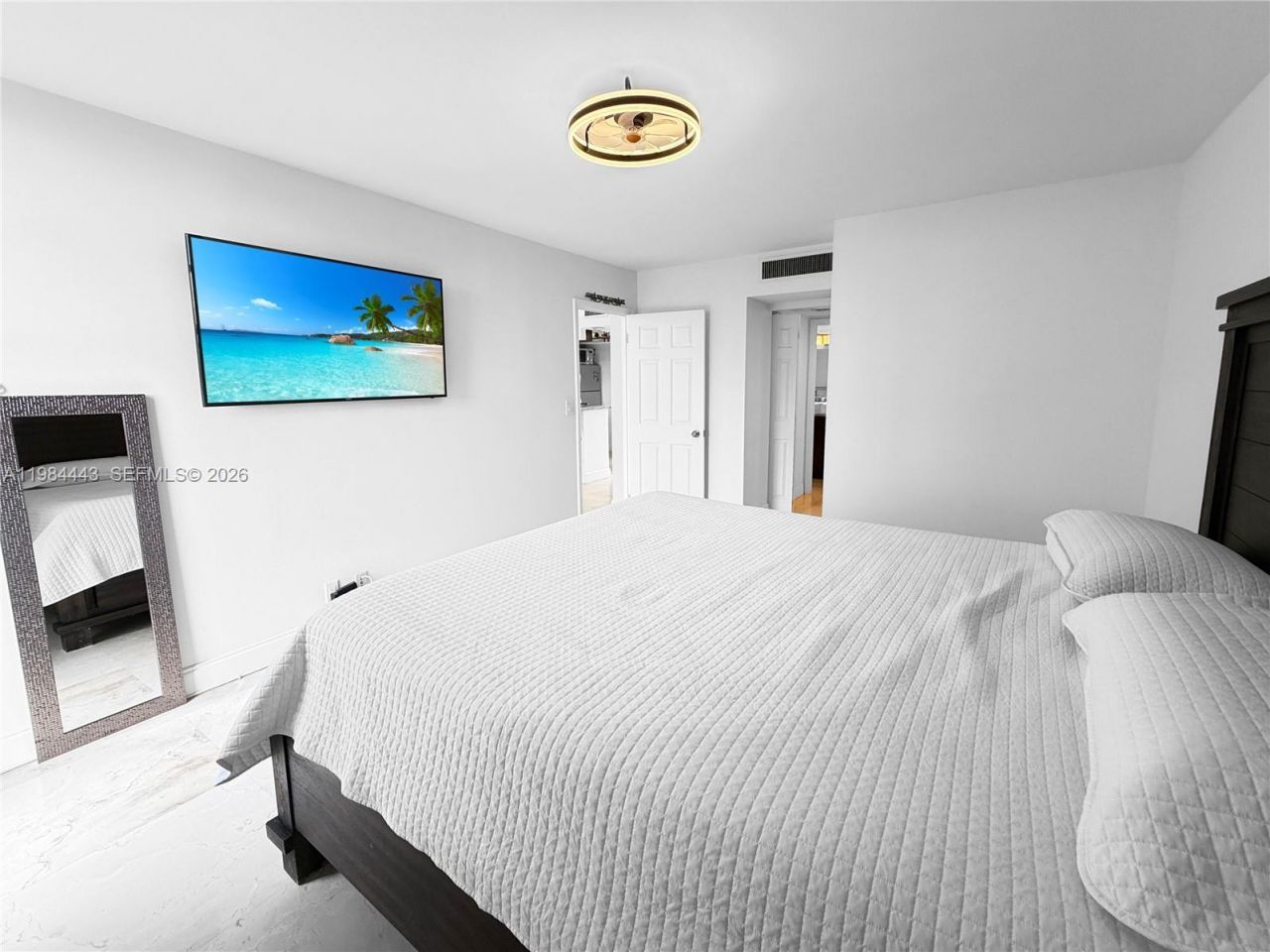 3301 N Country Club Dr , Unit 804, Aventura, FL 33180 Photo