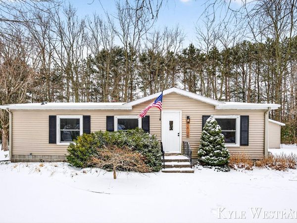 14128 Luckett Lane, Grand Haven, MI 49417