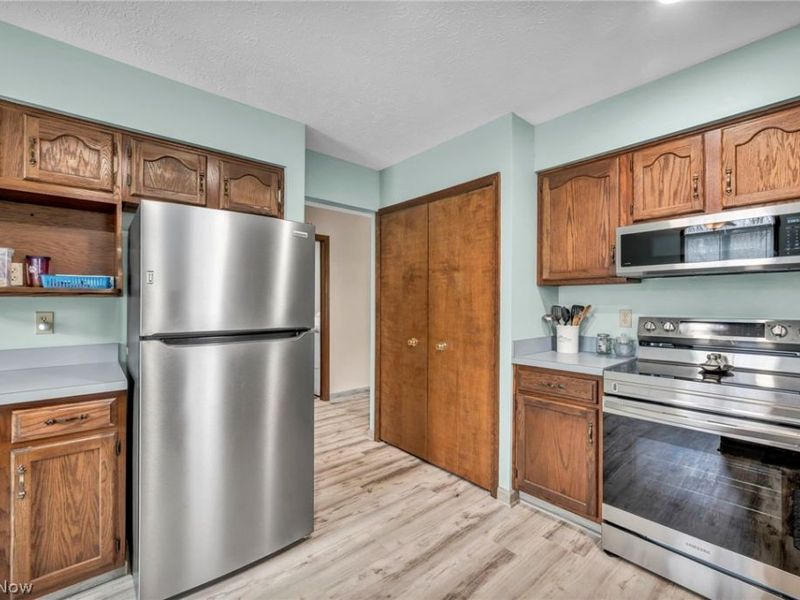 9841 Brookline Oval, Strongsville, OH 44136 Photo 13