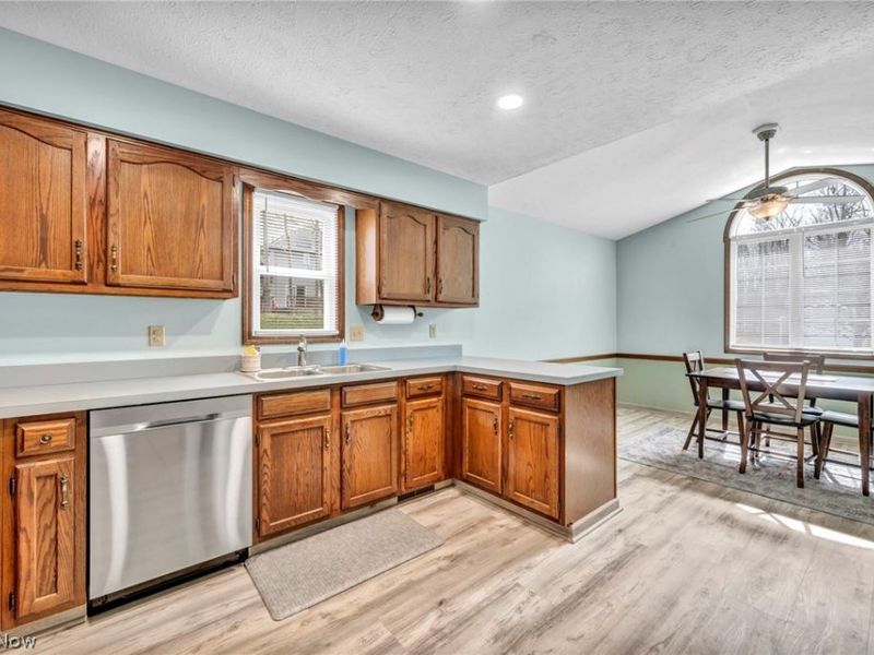 9841 Brookline Oval, Strongsville, OH 44136 Photo 15