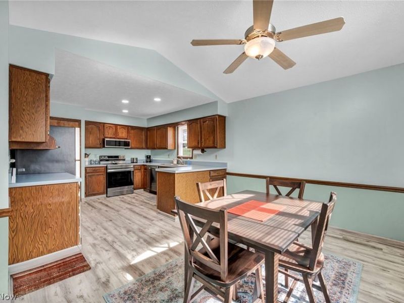 9841 Brookline Oval, Strongsville, OH 44136 Photo 17