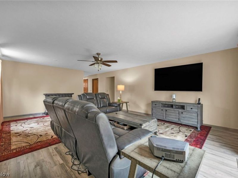 9841 Brookline Oval, Strongsville, OH 44136 Photo 4