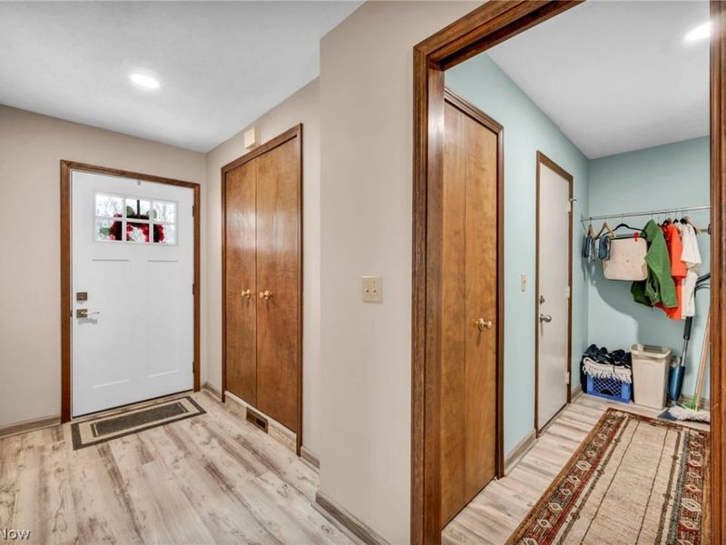 9841 Brookline Oval, Strongsville, OH 44136 Photo 8