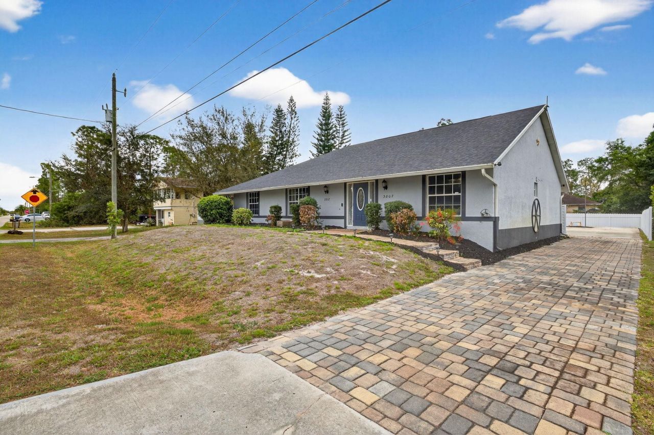 2807 52nd St Sw, Lehigh Acres, FL 33976 Photo