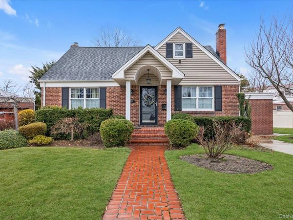 212 Wilton Street, New Hyde Park, NY 11040